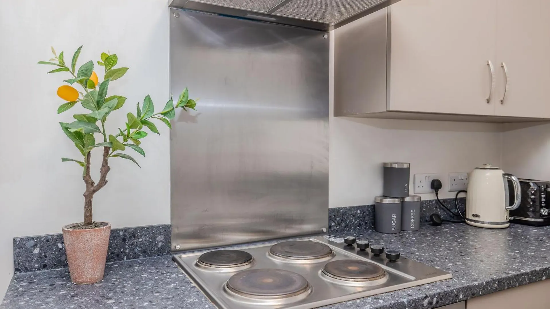Spacious 2 Bedroom Flat Next To Brighton Beach Sleep 6 Guests Rft Apartment